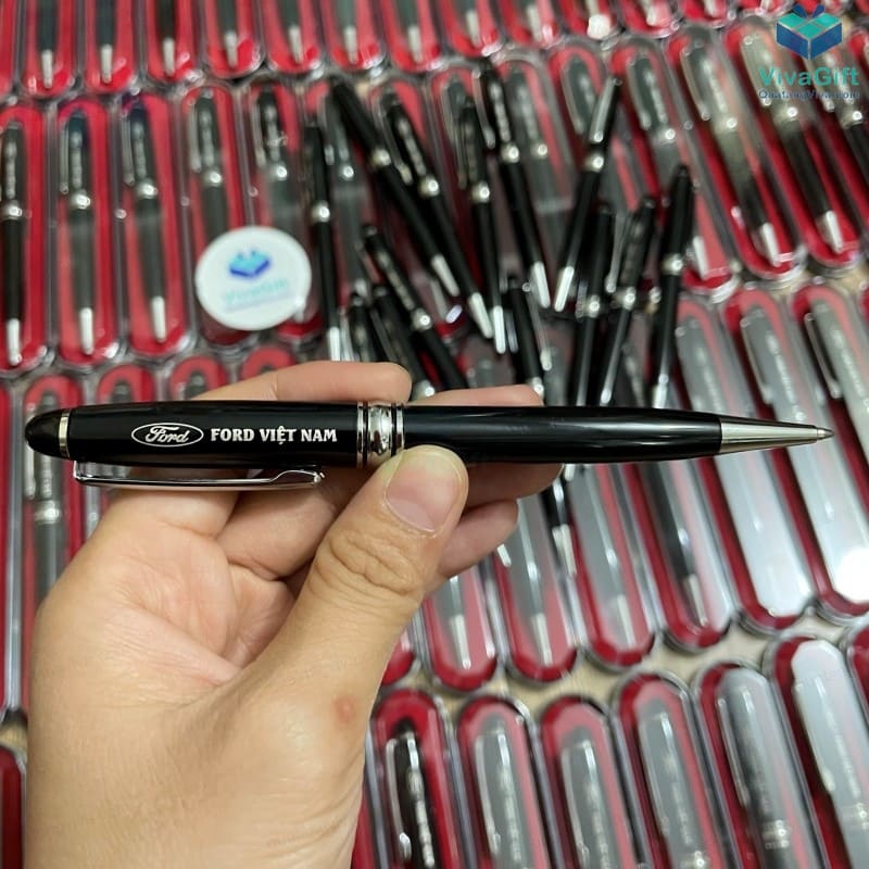 Bút Bi Kim Loại Xoay Khắc Tên V035 20