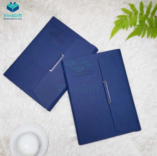 Sổ Tay Bìa Còng Gập 3 B038 Kèm Khoá Nam Châm In Logo