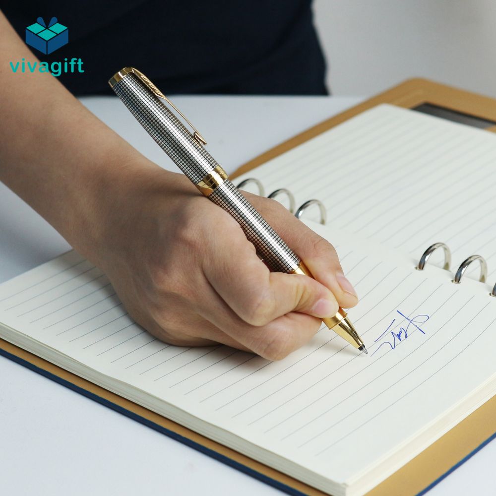 [100+] Mẫu Bút Khắc Tên, In Logo Theo Yêu Cầu | Giá Từ 18K