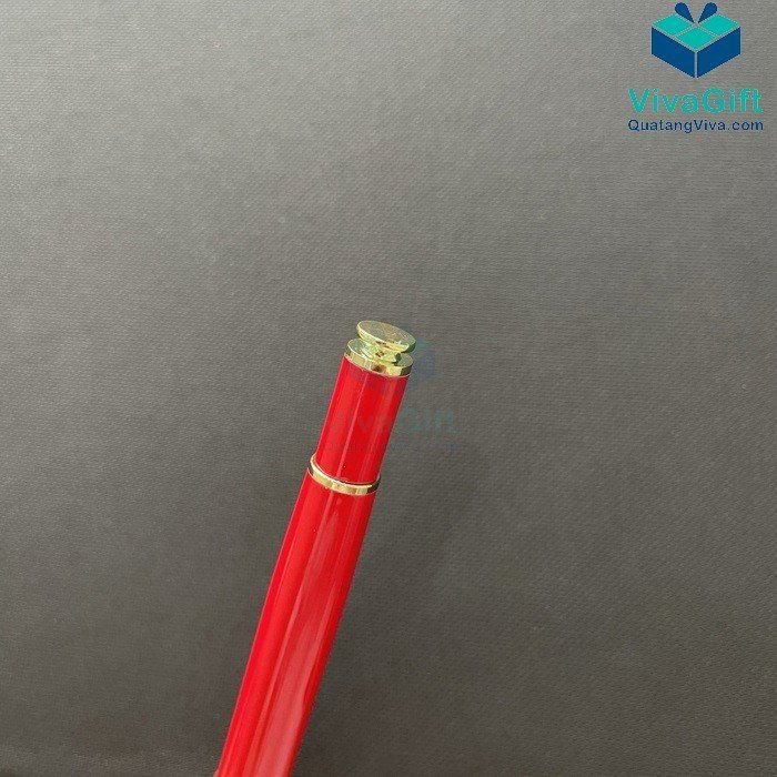 Bút Kim Loại Đậy Nắp V010 Màu Đỏ 3