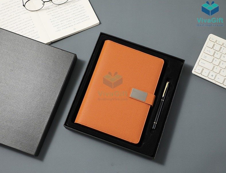 sổ tay bìa còng B012 in khắc logo làm quà tặng