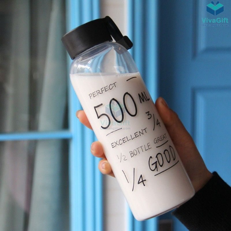 Bình nước nhựa 500ml có quai Q011 khắc tên theo yêu cầu