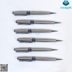 Bút Kim Loại Xoay Khắc Tên V022 Làm Quà Tặng – butkyquatang.com