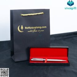 Bút Kim Loại Xoay Khắc Tên V022 Làm Quà Tặng – butkyquatang.com