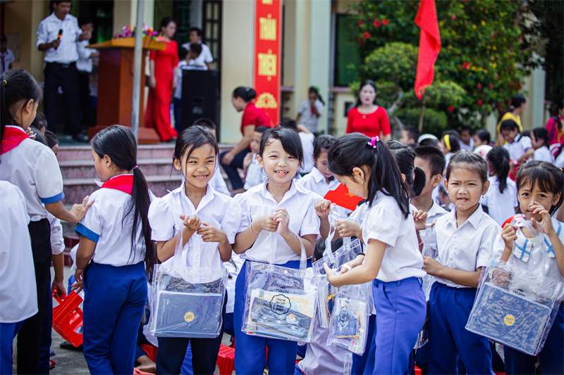 quà tặng khai giảng 15
