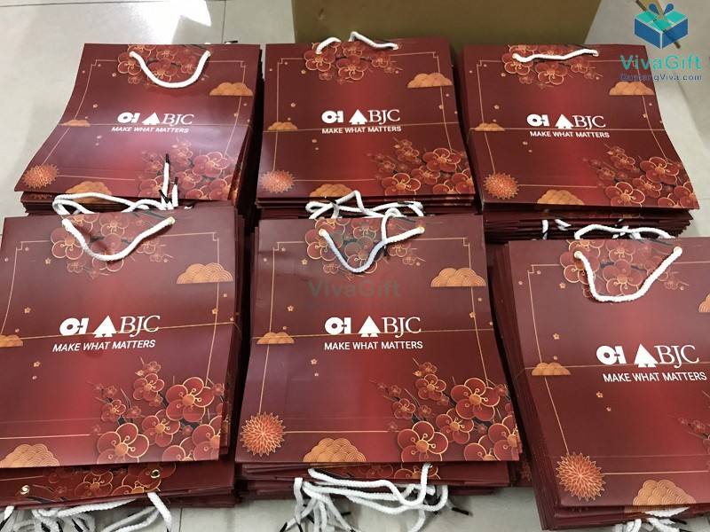 Túi Giấy Đựng Hộp Quà Tặng Có Quai Xách In Logo TG05 4