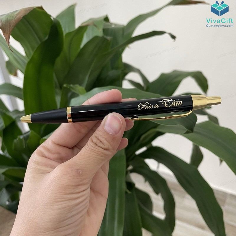 Bút Kim Loại Bấm V047 Khắc Tên 8