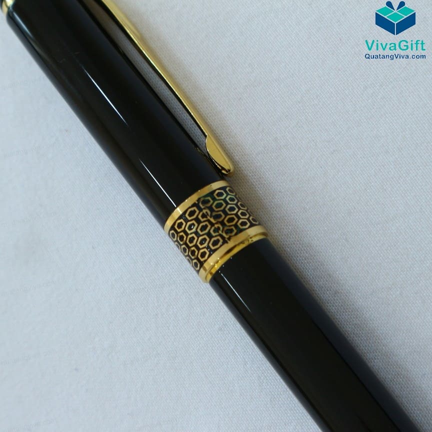 Bút Kim Loại Nắp Đậy V027 Khắc Tên 3