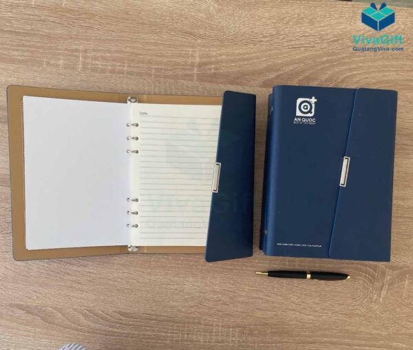 Sổ Tay Bìa Còng Gập 3 B034 Kèm Khoá Nam Châm In Logo Theo Yêu Cầu