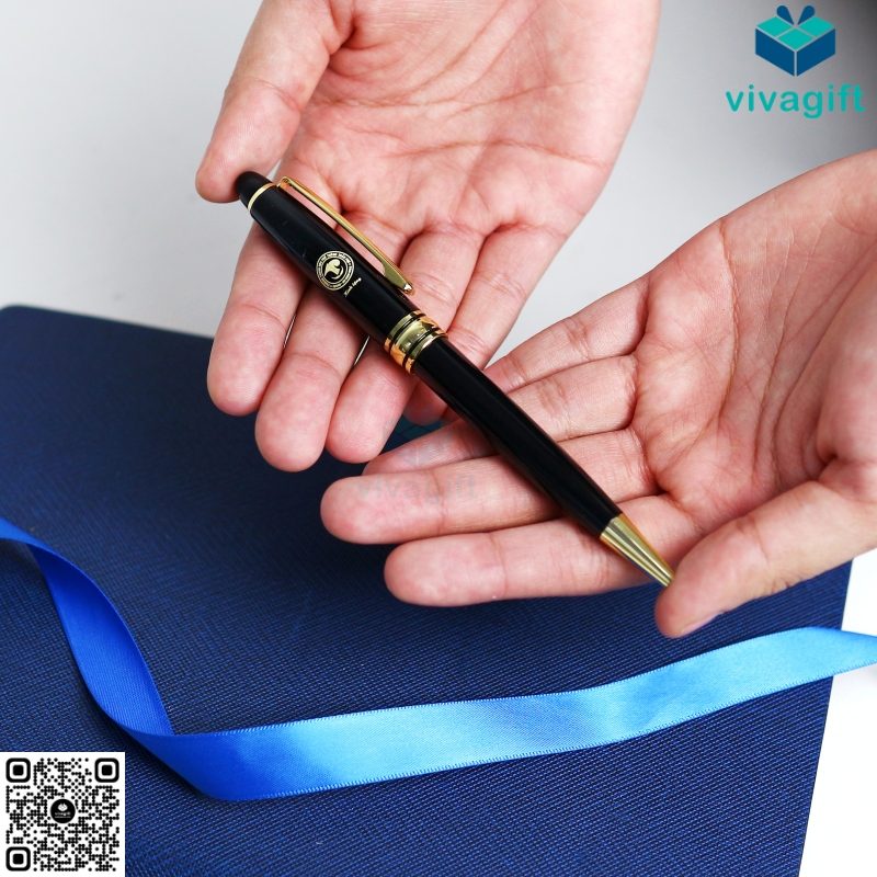 Bút Bi Kim Loại Xoay Khắc Tên V035 4