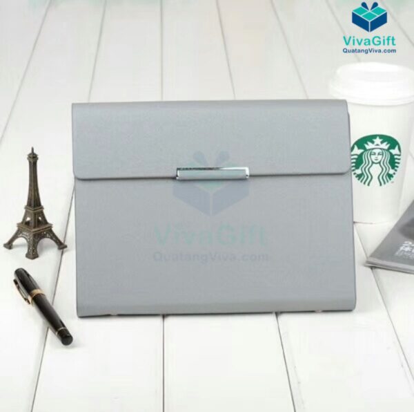 Sổ Tay Bìa Còng Gập 3 B038 Kèm Khoá Nam Châm In Logo Theo Yêu Cầu