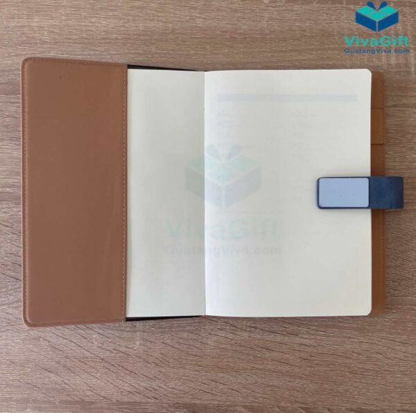 Sổ Tay Dán Gáy B056 Kèm Khoá Nam Châm Làm Quà Tặng