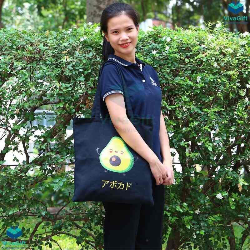tui-tote-in-logo-theo-yeu-cau-co-tui-con-tvc04-1-1