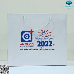 Túi Giấy Đựng Hộp Quà Tặng Couche An Quốc Có Quai Xách TG05 In LogoIMG_1157