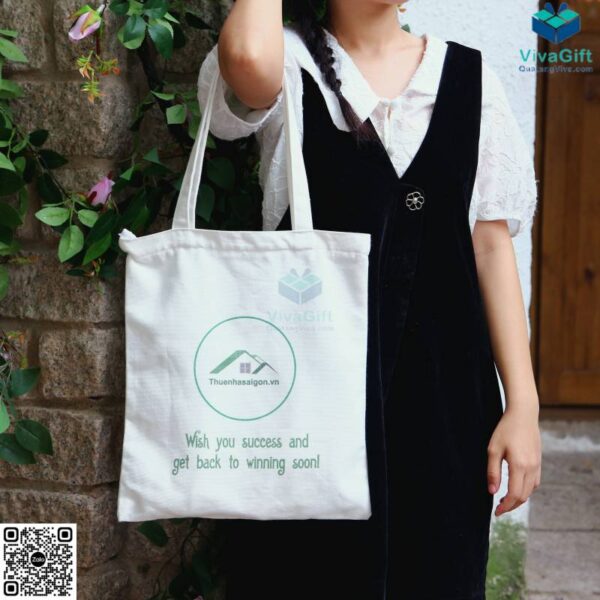 Túi Tote Có Quai Đeo, khoá Kéo In Logo Thue Nha TVC02-1IMG_0850