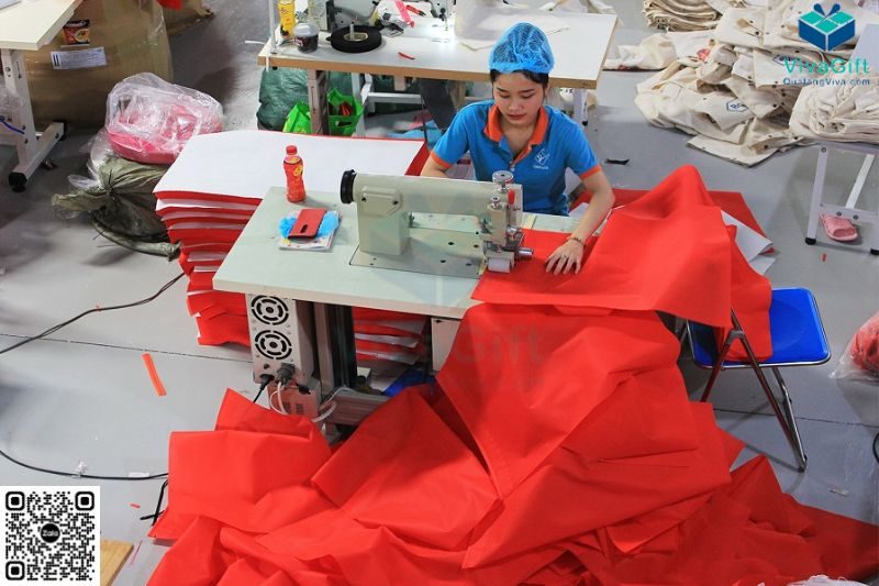 top-10-xuong-san-xuat-tui-vai-uy-tin-chat-luong-8