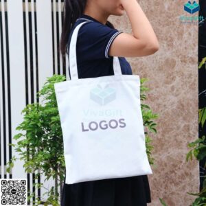 tui-tote-in-logo-logos-co-quai-xach-tvc01-9-1