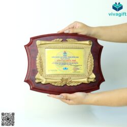 Bảng Vinh Danh Gỗ Đồng Tuyên Dương BVD-104 – Quatangviva.com