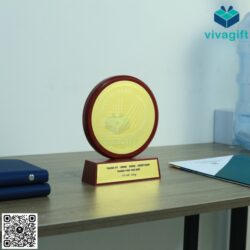Kỷ Niệm Chương Gỗ Đồng Tròn KN-D302 – Quatangviva.com