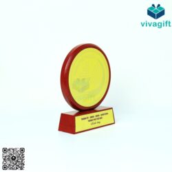 Kỷ Niệm Chương Gỗ Đồng Tròn KN-D302 – Quatangviva.com
