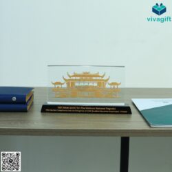 Kỷ Niệm Chương Pha Lê Chữ Nhật Ngang KN-P202 – Quatangviva.com