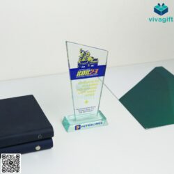 Kỷ Niệm Chương Pha Lê Hình Chữ V KN-P212 – Quatangviva.com