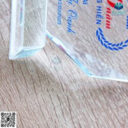Kỷ Niệm Chương Pha Lê Hình Ngọn Giáo KN-P204 – Quatangviva.com