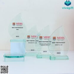ky-niem-chuong-thuy-tinh-chiec-la-kn-t104-1