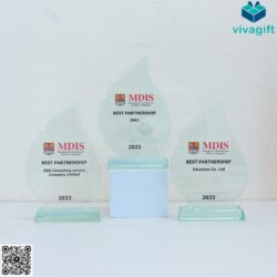 ky-niem-chuong-thuy-tinh-chiec-la-kn-t104-1