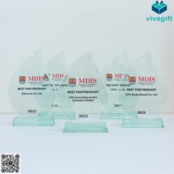ky-niem-chuong-thuy-tinh-chiec-la-kn-t104-2