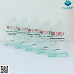 ky-niem-chuong-thuy-tinh-chiec-la-kn-t104-6