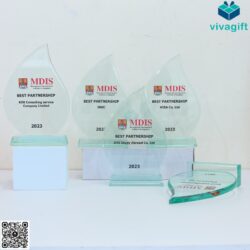 ky-niem-chuong-thuy-tinh-chiec-la-kn-t104-7