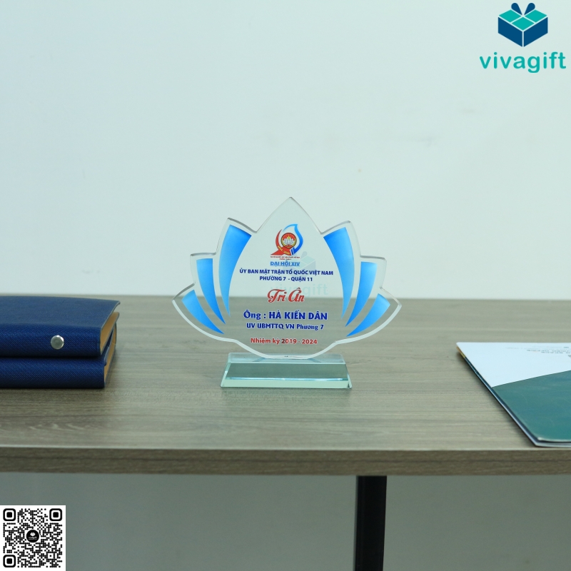 Xưởng sản xuất kỷ niệm chương thủy tinh giá rẻ, thiết kế theo yêu cầu giá chỉ từ 100k