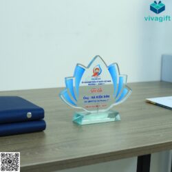Kỷ Niệm Chương Thủy Tinh Hoa Sen Tri Ân KN-T102 – Quatangviva.com
