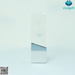 Kỷ Niệm Chương Thủy Tinh Ốp Kim Loại KN-T103 – Quatangviva.com