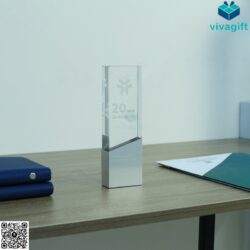 Kỷ Niệm Chương Thủy Tinh Ốp Kim Loại KN-T103 – Quatangviva.com