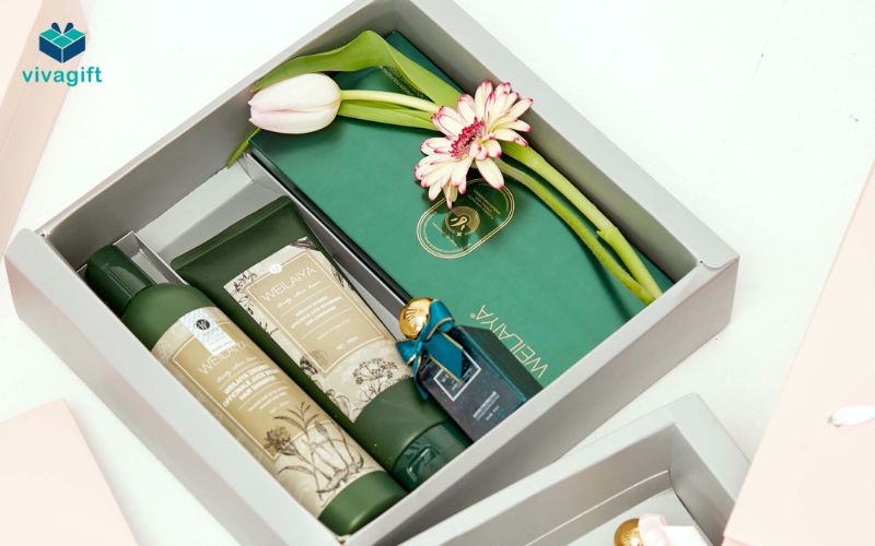 8/3 tặng quà gì cho nhân viên? Gợi ý 12+ quà tặng 8/3 cho nhân viên nữ theo xu hướng - Quà tặng Viva