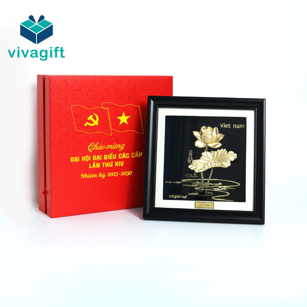 Quà tặng tranh in logo Đại hội truyền tải thông điệp ý nghĩa về sự phát triển của Đảng và đất nước